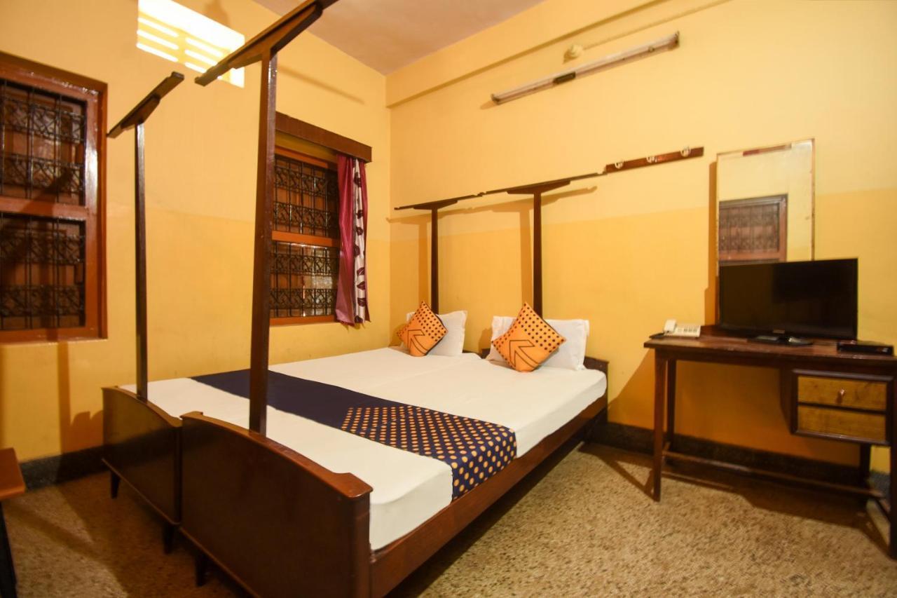 SPOT ON 74944 Hotel Vijaya Cuttack Bagian luar foto