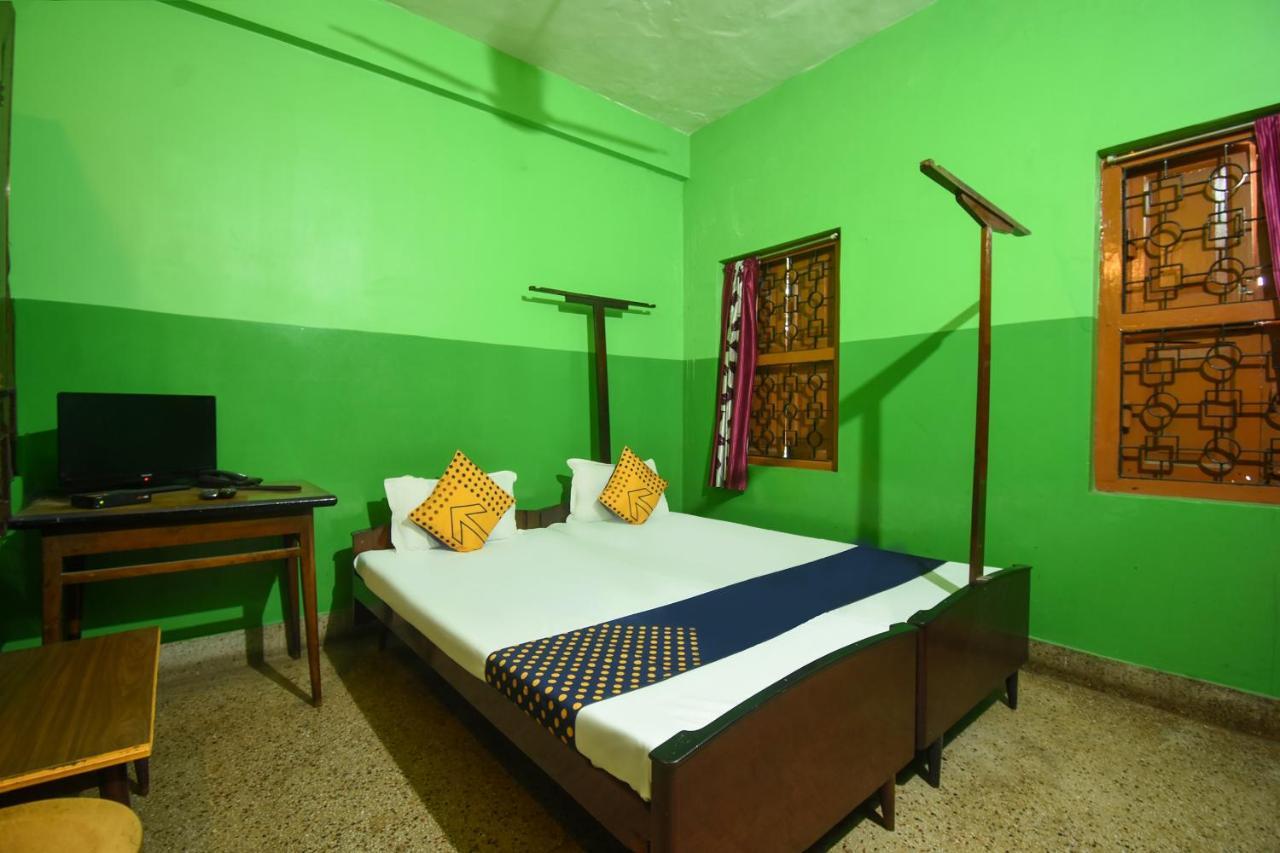 SPOT ON 74944 Hotel Vijaya Cuttack Bagian luar foto